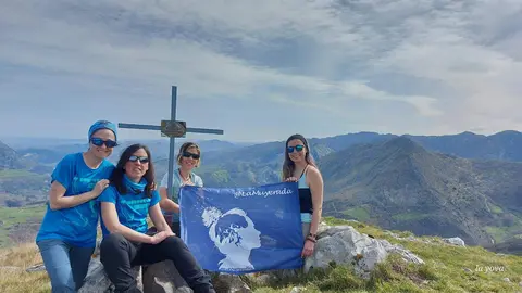 De izda a dcha, Yovana Alba,Cristina &Aacute;lvarez, Diana D&iacute;az y Beatriz Fueyo en lo alto de la Pica de Pe&ntilde;ameyera