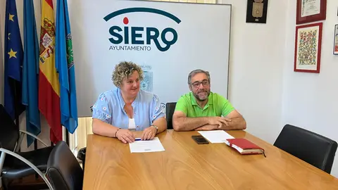 Los concejales Pilar Santianes y Pergentino Mart&iacute;nez