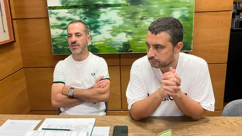 &Aacute;ngel Garc&iacute;a y Javier Rodriguez durante la presentaci&oacute;n