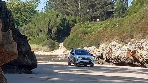 coche-playa-huelga-llanes