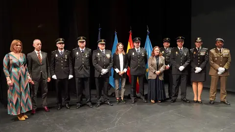 Los condecorados en los actos con las autoridades