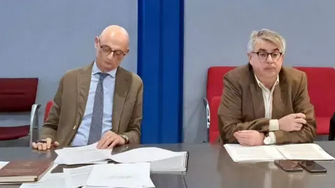 El director general de Ordenaci&oacute;n del Territorio, Ignacio Ruiz Latierro (dcha.), y el secretario de la Cuota, Jos&eacute; Antonio Cull&iacute;a.