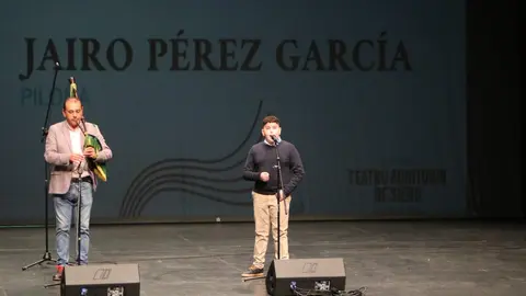 Un momento de la actuaci&oacute;n en La Pola del joven Jairo P&eacute;rez Garc&iacute;a