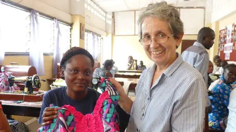 sor-angela-penamellera-baja