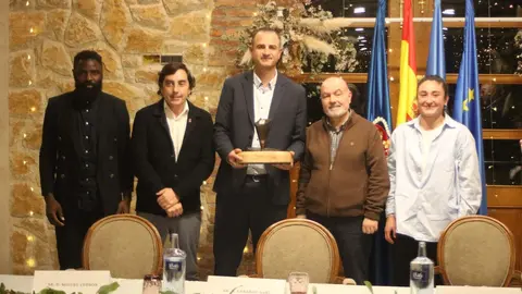De izda a dcha Paul Ot&iacute;a; Gerardo Sanz, Miguel L&oacute;pez, Jos&eacute; julio Velasco y Marta Trueba