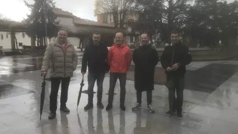 De izda a dcha, Alejandro Villa,  Daniel Navarro, t&eacute;cnico municipal; Jes&uacute;s Abad; &Aacute;ngel Garc&iacute;a y Javier Rodr&iacute;guez,