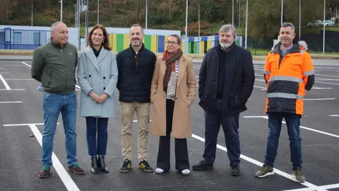Los ediles posan junto a Juan Carlos &Aacute;lvarez y Leire Gabilondo, t&eacute;cnicos municipales, y Roberto D&iacute;az y Pablo Men&eacute;ndez, de la empresa adjudicataria