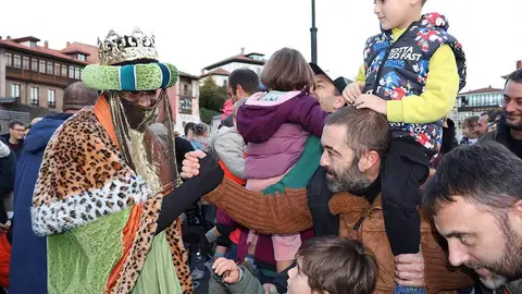 reyes-magos-desembarco-llanes-2025-014