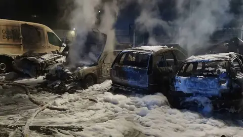 Este es el estado en el que quedaron los veh&iacute;culos involucrados en el incendio