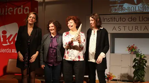 Por la izquierda, Beatriz Gonz&aacute;lez, viceconsejera de Derechos Ciudadanos; Delia Campomanes, diputada de IU; Ic&iacute;ar Bolla&iacute;n, y Ruth Rodr&iacute;guez, coordinadora de IU en Llanera