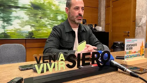 &Aacute;ngel Garc&iacute;a durante su comparecencia de prensa