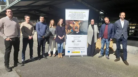 A la izda, Javier Prendes, Armando Men&eacute;ndez, Adolfo Fern&aacute;ndez, Bel&eacute;n Cabal, Natalia Prado, Mar&iacute;a Fern&aacute;ndez 
David Maujo y Juan D&iacute;az