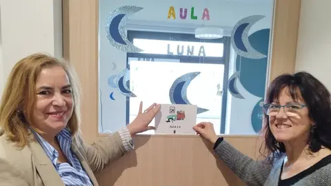 A la izda, la concejala de educaci&oacute;n, Montse Alonso, junto a la directora de la &laquo;La Parpayuela&raquo;, Susana de Iscar