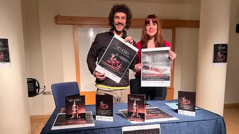 Iv&aacute;n P&eacute;rez y Candela Guerrero en la presentaci&oacute;n de Tira&ntilde;a en la memoria