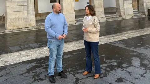 Gustavo Forcelledo y S&iacute;lvia T&aacute;rano, portavoz de Podemos Siero