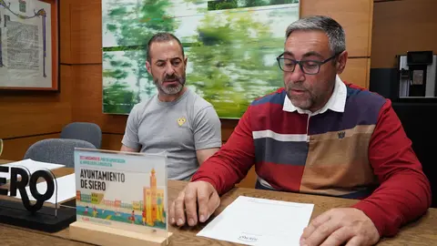 El alcalde, &Aacute;ngel Garc&iacute;a, junto al concejal Pergentino Mart&iacute;nez