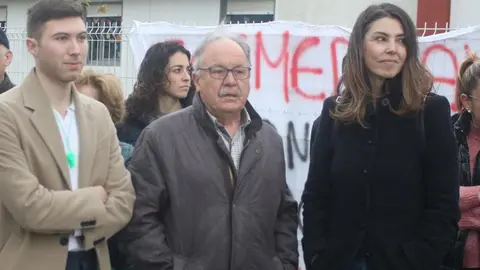 A la izda, Mat&iacute;as Hevia, Javier Ardura y Liliana D&iacute;az, concejales de IU en el Ayuntamiento de Nore&ntilde;a