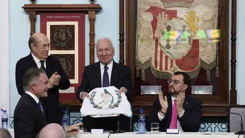 2025_05_23-presidente-entrega-bandera-guatemala-6-(1)