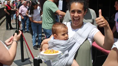 Nadie quiso perderse la paella en el D&iacute;a de la familia de Llanera