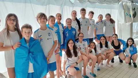 La expedici&oacute;n del equipo de Lugones, en la piscina