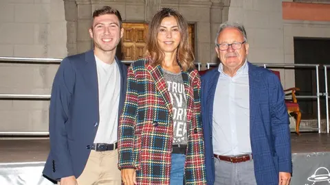 A la izda, Mat&iacute;as Hevia, Liliana D&iacute;az y Javier Ardura, concekales de IU en Nore&ntilde;a