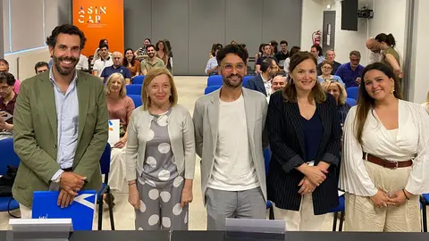 A la izda, Pablo Garc&iacute;a, Amparo Antu&ntilde;a, Eduardo P&eacute;rez, Bego&ntilde;a L&oacute;pez y Cristina Rojas.