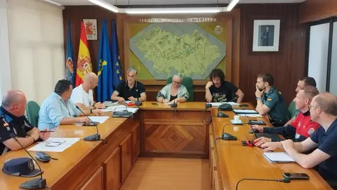 Un momento de la reuni&oacute;n de seguridad en el Ayuntamiento de Llanera