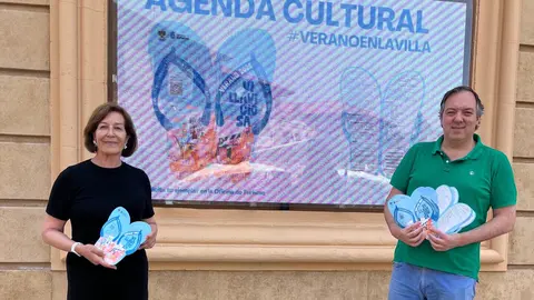 La concejala de cultura, Reyes Ugalde Tuero, y el alcalde de Villaviciosa, Alejandro Vega Riego