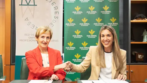 A la izda, Elvira Rodr&iacute;guez, presidenta de Empresa Mujer, junto a Raquel Bernaldo de Quir&oacute;s, responsable de profesionales y aut&oacute;nomos