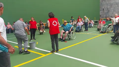 Un momento de la convivencia de mayores, en Villaviciosa