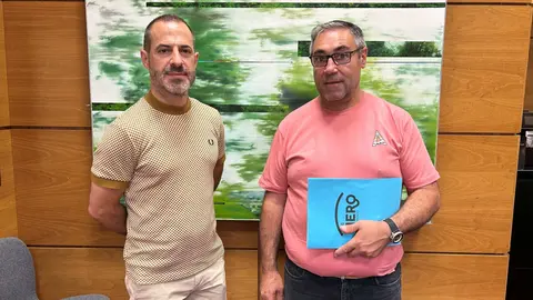 &Aacute;ngel Garc&iacute;a, a la izda, junto al concejal Pergentino Mart&iacute;nez