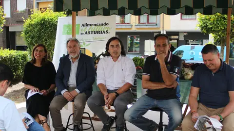 A la izda, Carmen Bernaldo de Quir&oacute;s, Javier Fern&aacute;ndez, Gerardo Sanz, Eliseo L&oacute;pez y Marcos Garc&iacute;a