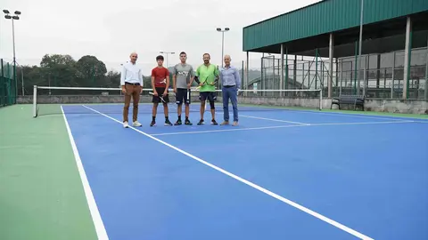 El concejal, primero por la derecha,con el director de Patronato Municipal de Deportes, Virginio Ram&iacute;rez, en la izda