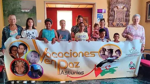 Amparo, Aris, Chirifa, Hanna, Warda, Ilemi -detr&aacute;s-, Omar, Laura y Carla -detr&aacute;s- , H&eacute;ctor y Bel&eacute;n