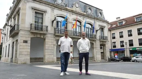 &Aacute;ngel Garc&iacute;a, alcalde de Siero y Javier Rodr&iacute;guez, concejal de Ordenaci&oacute;n y Gesti&oacute;n Urban&iacute;stica, Vivienda y Empleo.