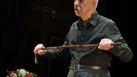 Etelvino V&aacute;zquez, interpretando una obra con el Teatro del Norte