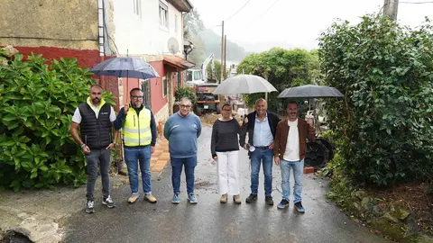 Los ediles, junto a David Rodr&iacute;guez y Juanjo L&oacute;pez, de la empresa adjudicataria, y Leire Gabilondo y Juan Carlos &Aacute;lvarez, t&eacute;cnicos municipales.