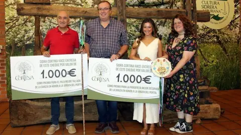 Vicente &Aacute;lvarez, Tino Cortina, Roc&iacute;o Pereira y Gala Vald&eacute;s Soto, dibujante. Foto cortes&iacute;a de Cholo Paraj&oacute;n.