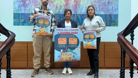 Ana Nosti, en el centro, junto a H&eacute;ctor Lasheras, de la empresa organizadora, y Amelia Areces, responsable del Servicio de Promoci&oacute;n Econ&oacute;mica y Desarrollo Local del Ayuntamiento.
