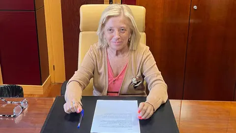 La alcaldesa de Nore&ntilde;a, Amparo Antu&ntilde;a