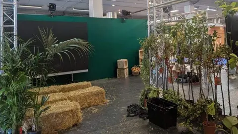 Elementos del estand de Caja Rural.