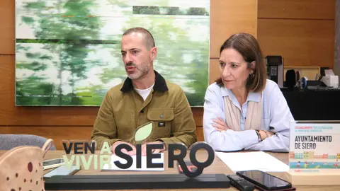 &Aacute;ngel Garc&iacute;a y Patricia Antu&ntilde;a ya preparan las navidades en el concejo