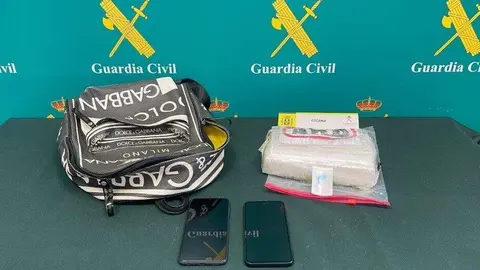 Elementos requisados encontrados dentro del veh&iacute;culo.