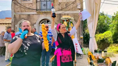 Subasta de uno de los lotes de los ramos.