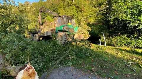Trabajos de limpieza del r&iacute;o Linares