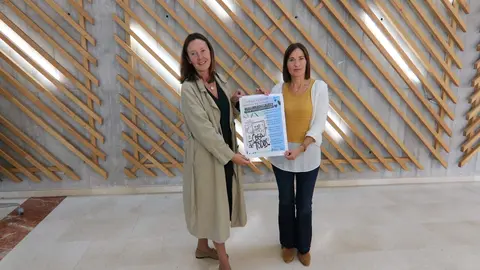 A la izda, Purificaci&oacute;n Saavedra,  junto a la concejala Mar&iacute;a Jos&eacute; Fern&aacute;ndez