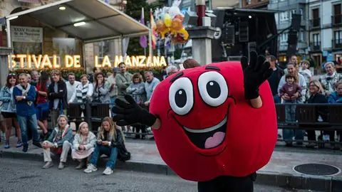 Festival-de-la-Manzana-2025---Carrozas-043-