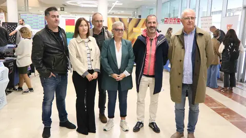A la izda, el director general de Juventud, Francisco de As&iacute;s Fern&aacute;ndez; la concejala de Pol&iacute;ticas Sociales y Atenci&oacute;n a Personas de Siero, Mar&iacute;a Jos&eacute; Fern&aacute;ndez; el director de Salud Mental del Sespa, Antonio Rodr&iacute;guez; la consejera de Salud, Concepci&oacute;n Saavedra; el alcalde de Siero, &Aacute;ngel Garc&iacute;a, y el director general de Salud P&uacute;blica y Atenci&oacute;n a la Salud Mental, &Aacute;ngel L&oacute;pez.