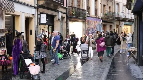 Calle del Sol la tarde de Halloween.