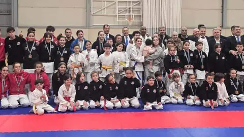 Los componentes del equipo de Tai-Jitsu de Llanera